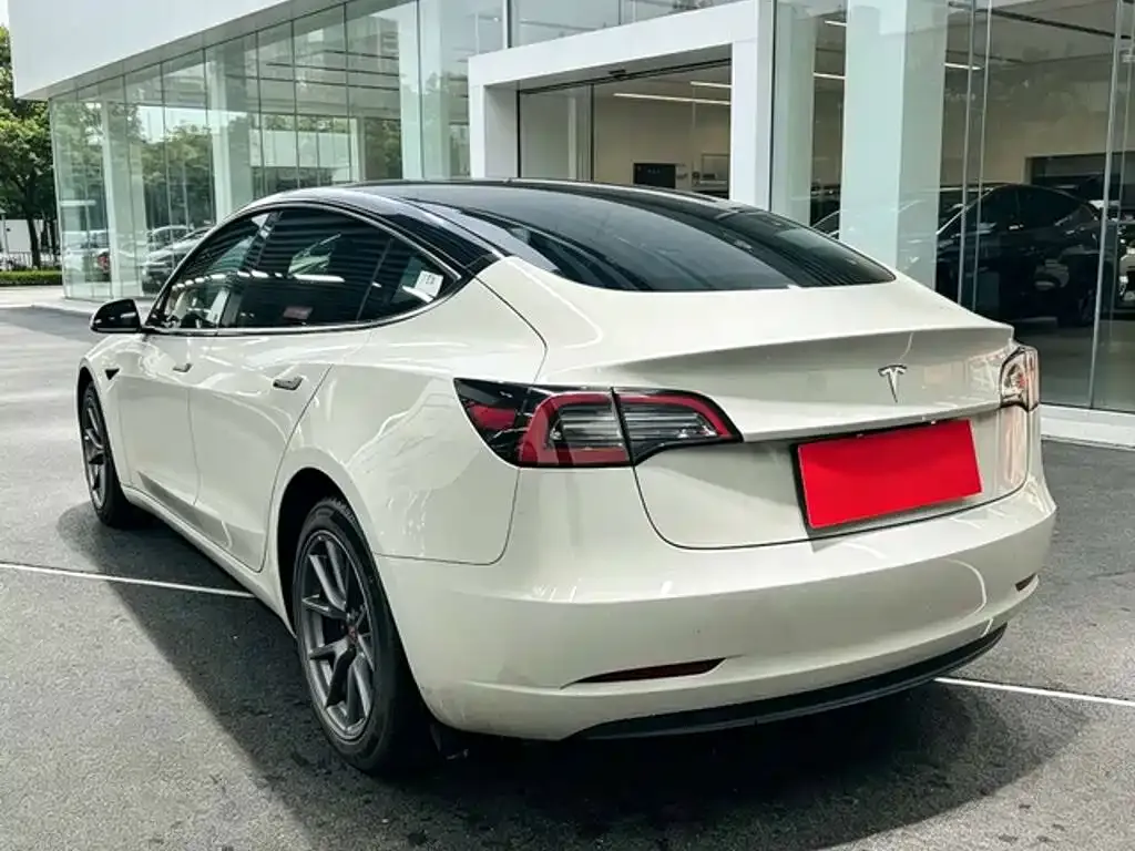 Tesla Model 3 — фото 8