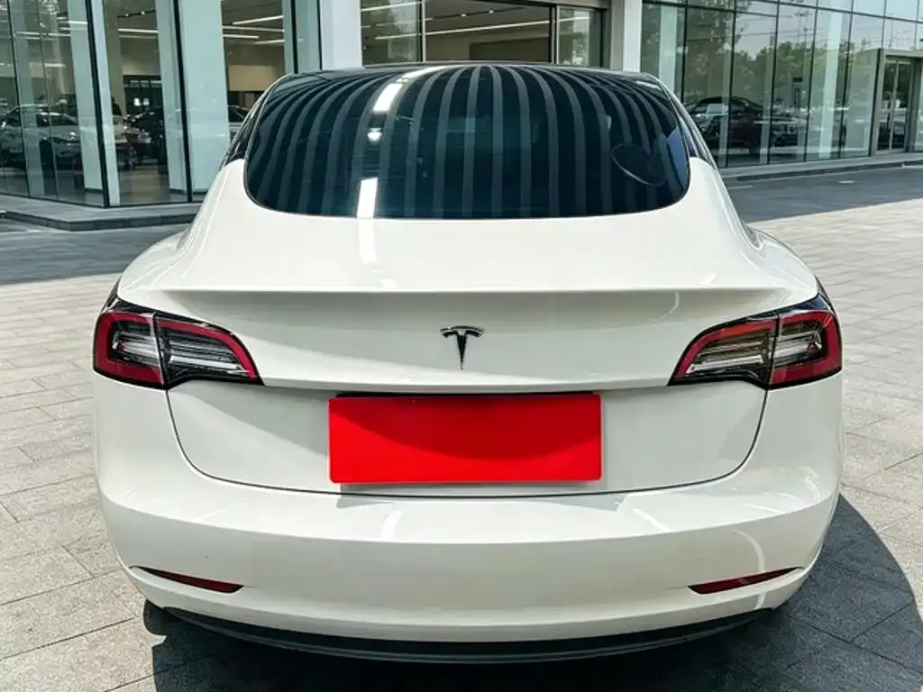 Tesla Model 3 — фото 9