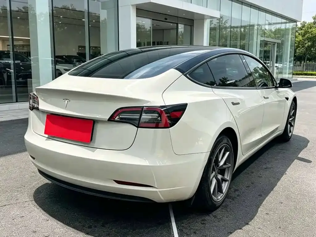 Tesla Model 3 — фото 10
