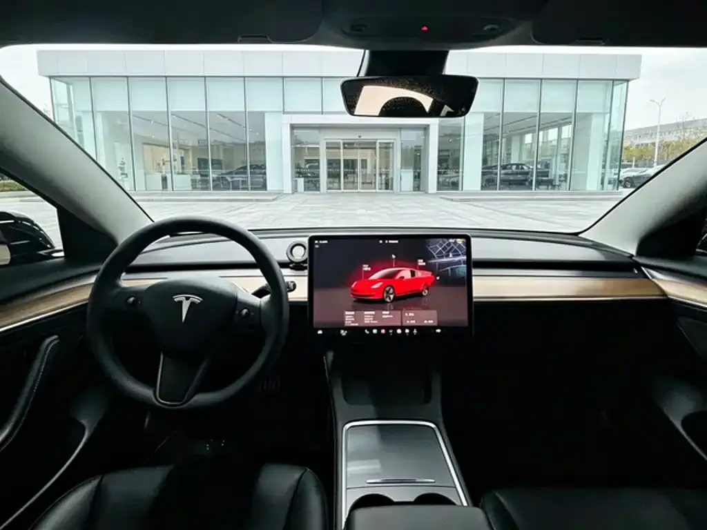 Tesla Model 3 — фото 3