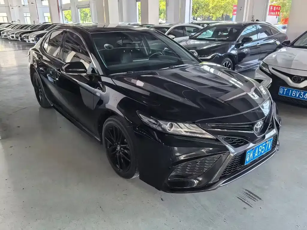 Toyota Camry — фото 8