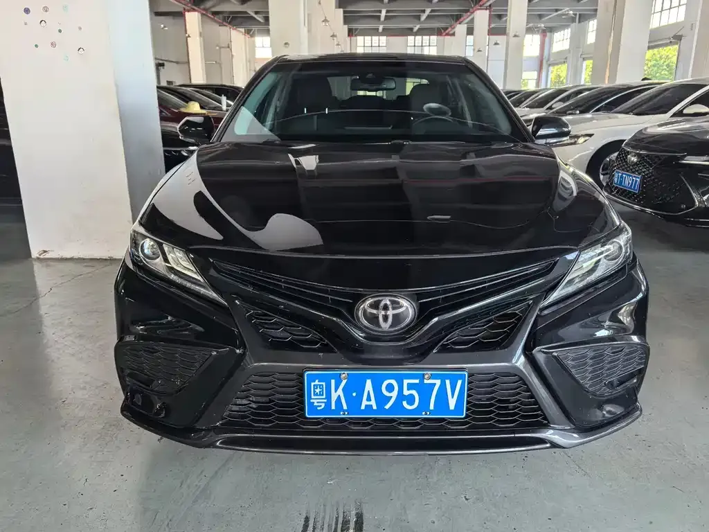 Toyota Camry — фото 3