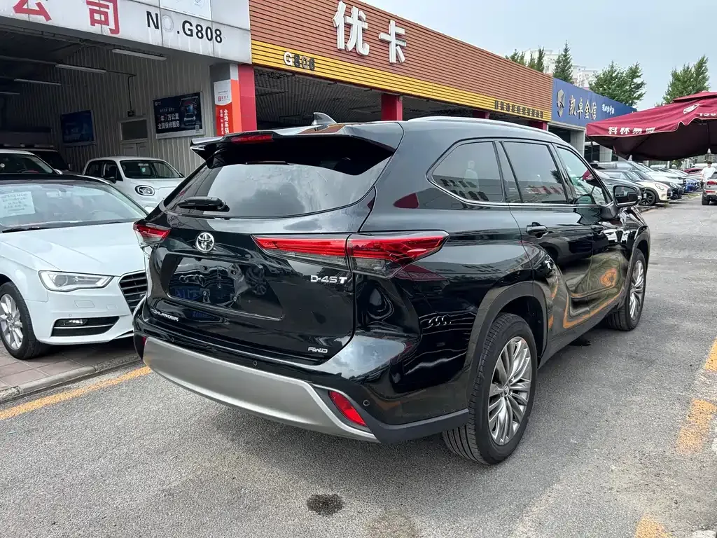 Toyota Highlander — фото 10