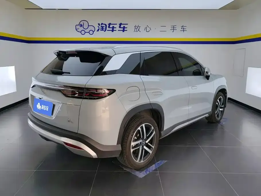 BYD L DM-i — фото 4