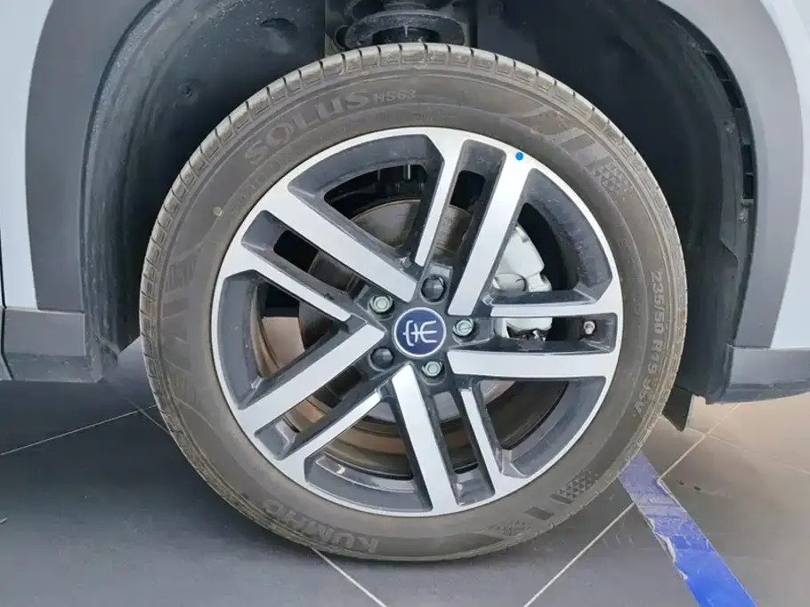 BYD L DM-i — фото 7