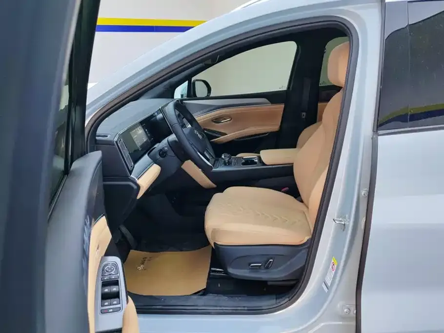 BYD L DM-i — фото 9