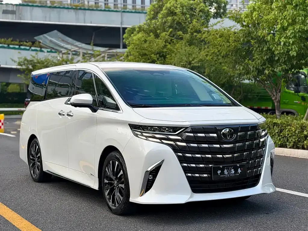Toyota Alphard — фото 8