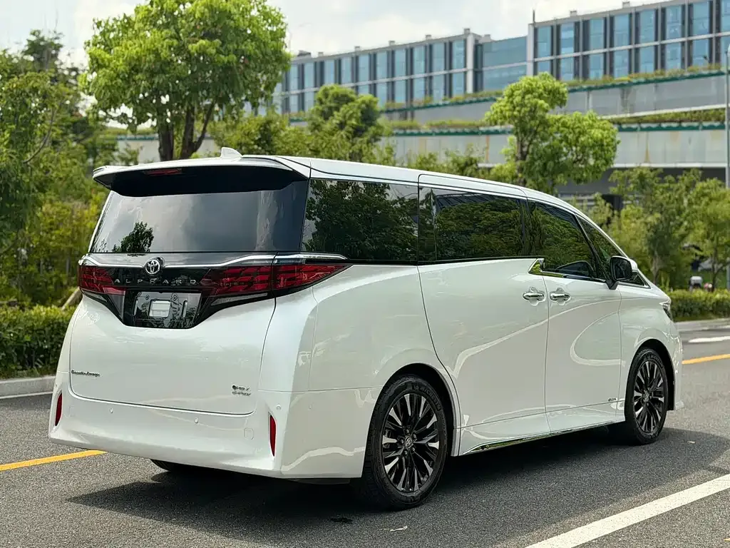 Toyota Alphard — фото 6