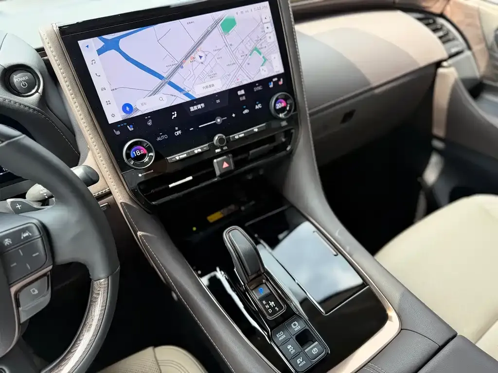 Toyota Alphard — фото 2