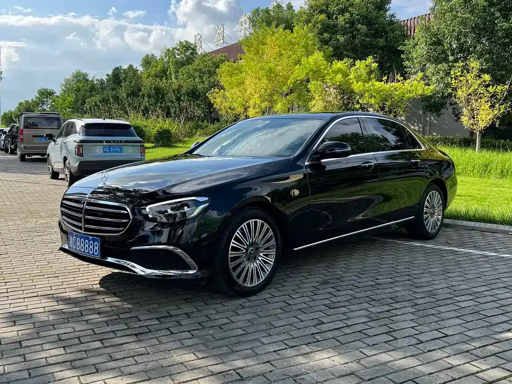 Mercedes-Benz E-Class — фото 1