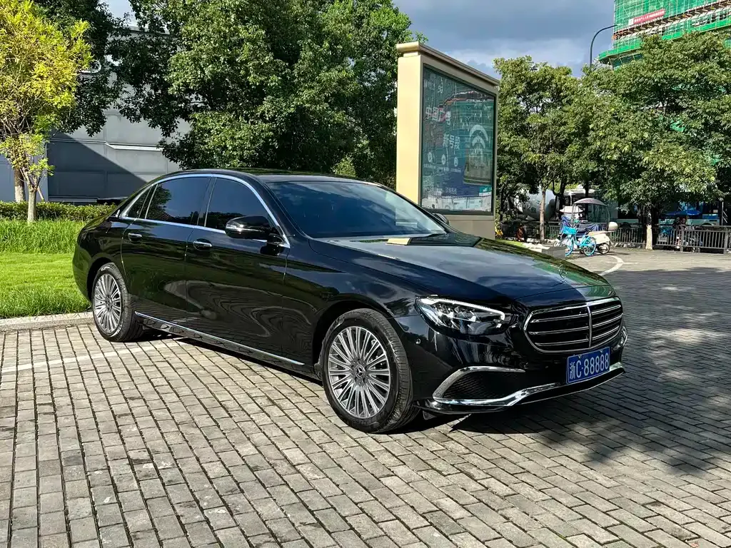 Mercedes-Benz E-Class — фото 7