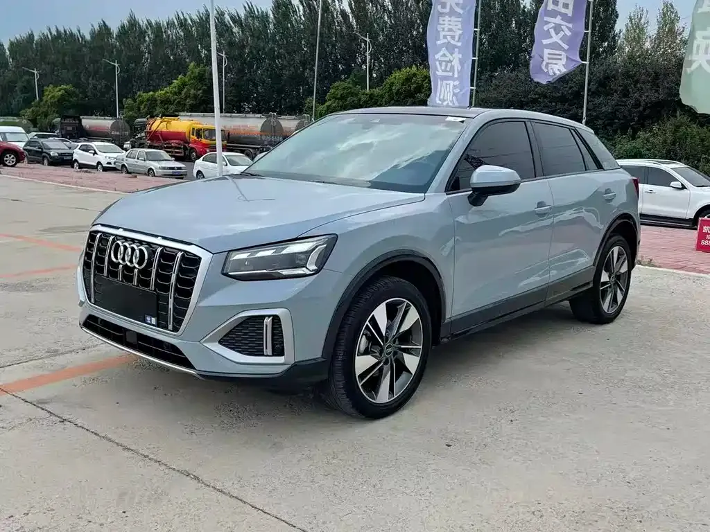 Audi Q2L — фото 1