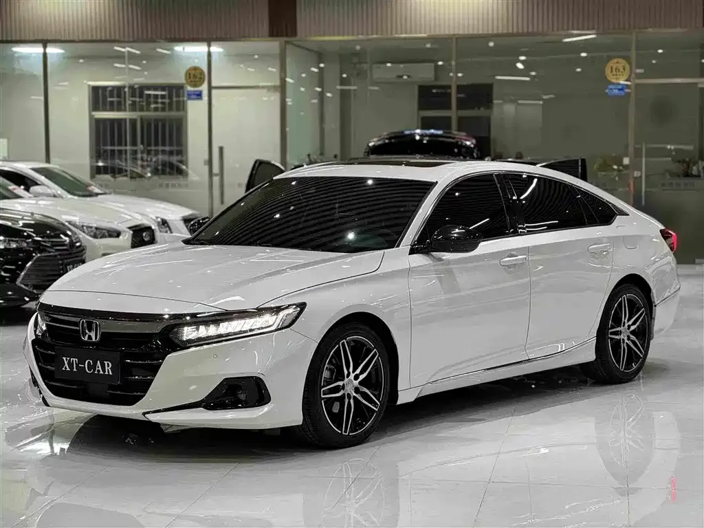 Honda Accord — фото 1