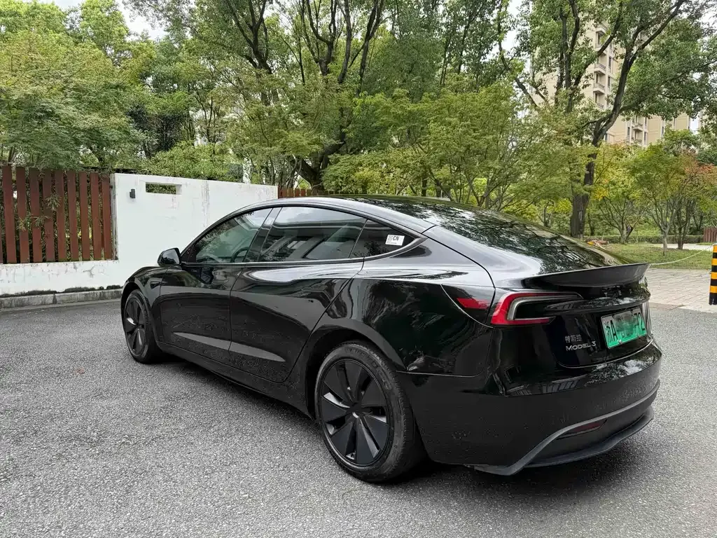 Tesla Model 3 — фото 9