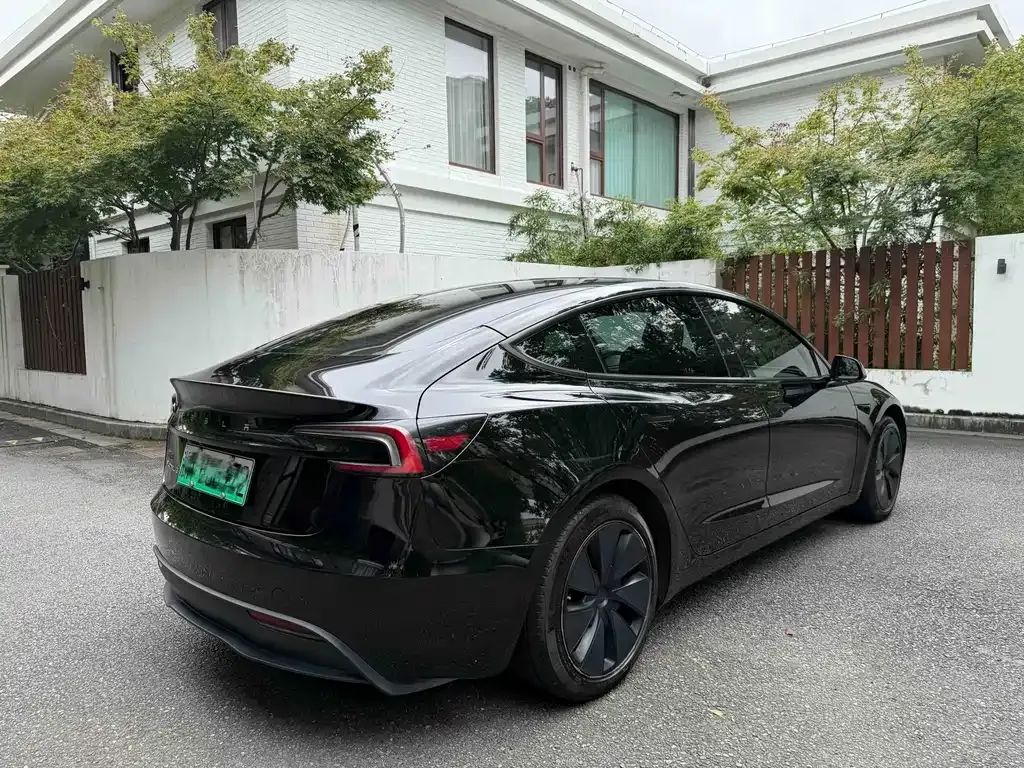 Tesla Model 3 — фото 10