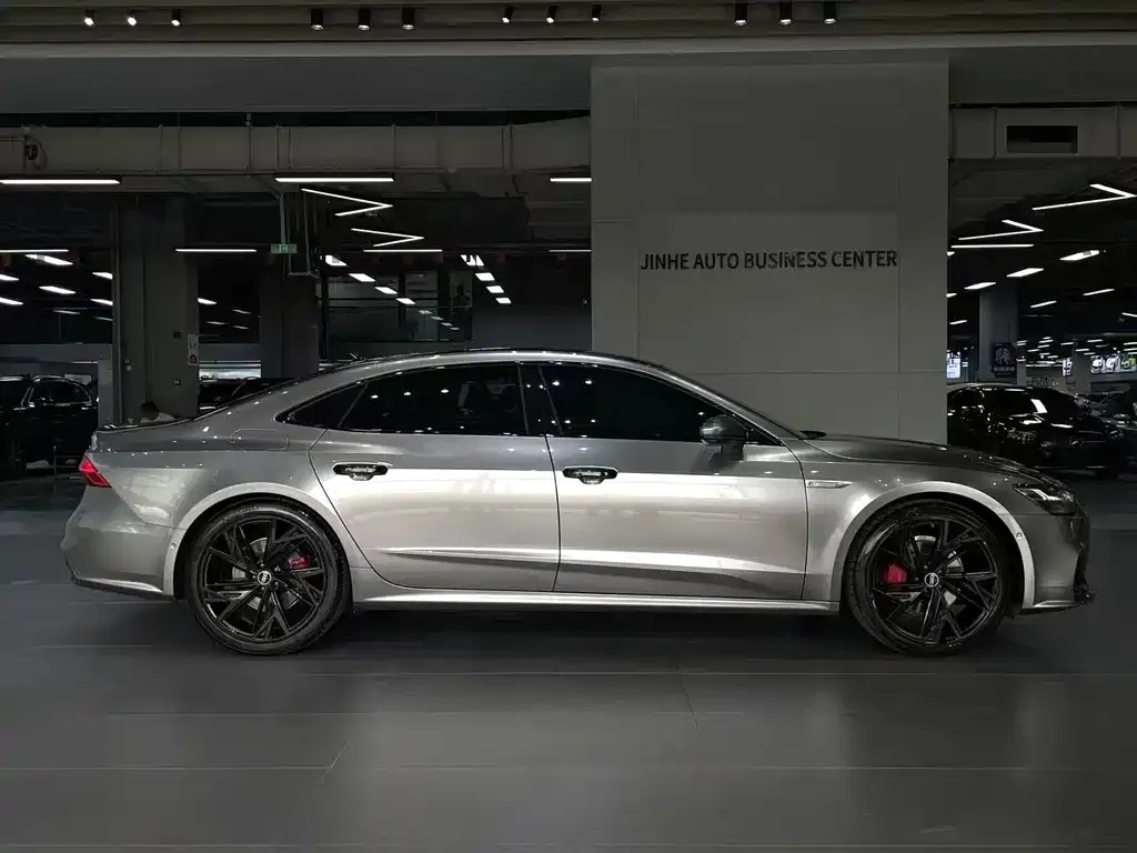 Audi A7L — фото 10