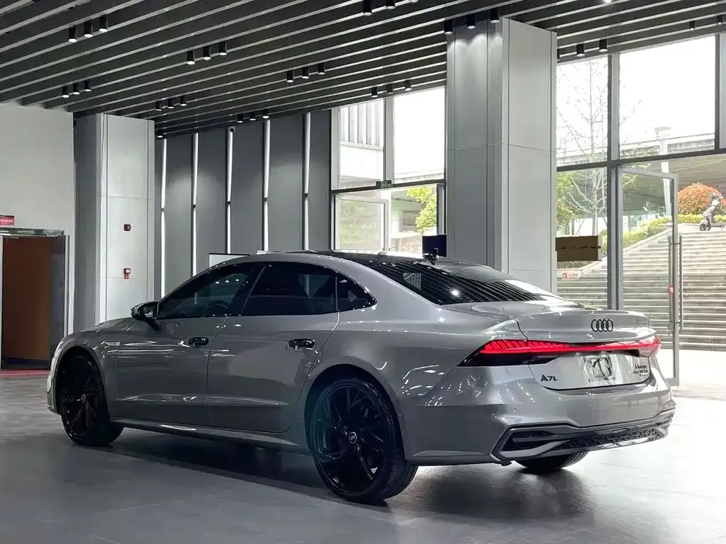 Audi A7L — фото 2