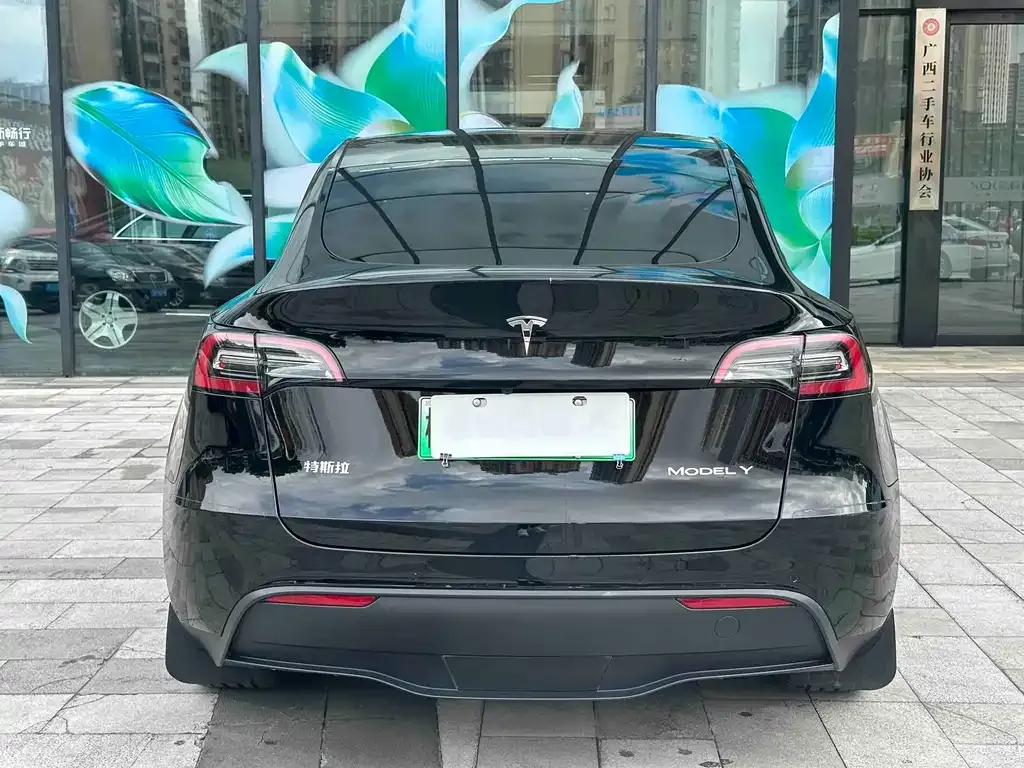 Tesla Model Y — фото 7