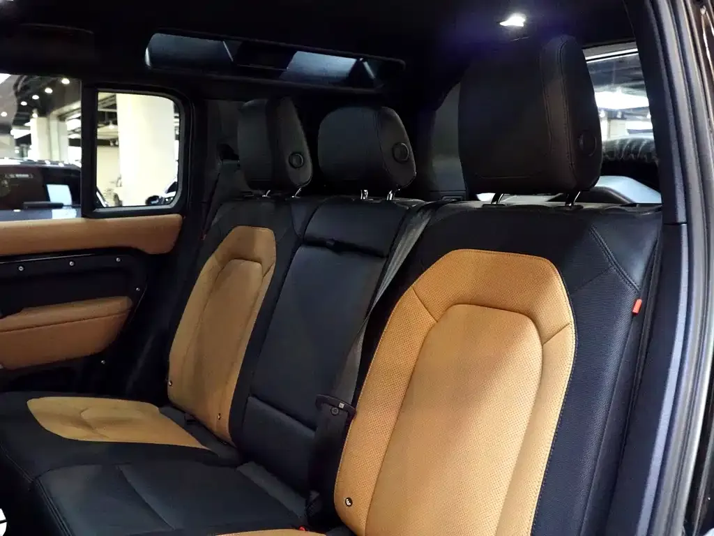 Land Rover Defender — фото 10