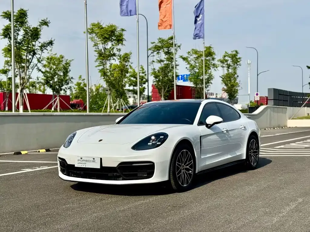 Porsche Panamera — фото 1