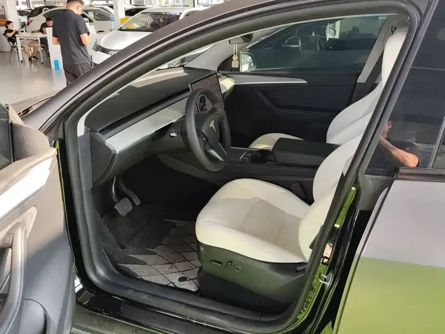Tesla Model Y — фото 9