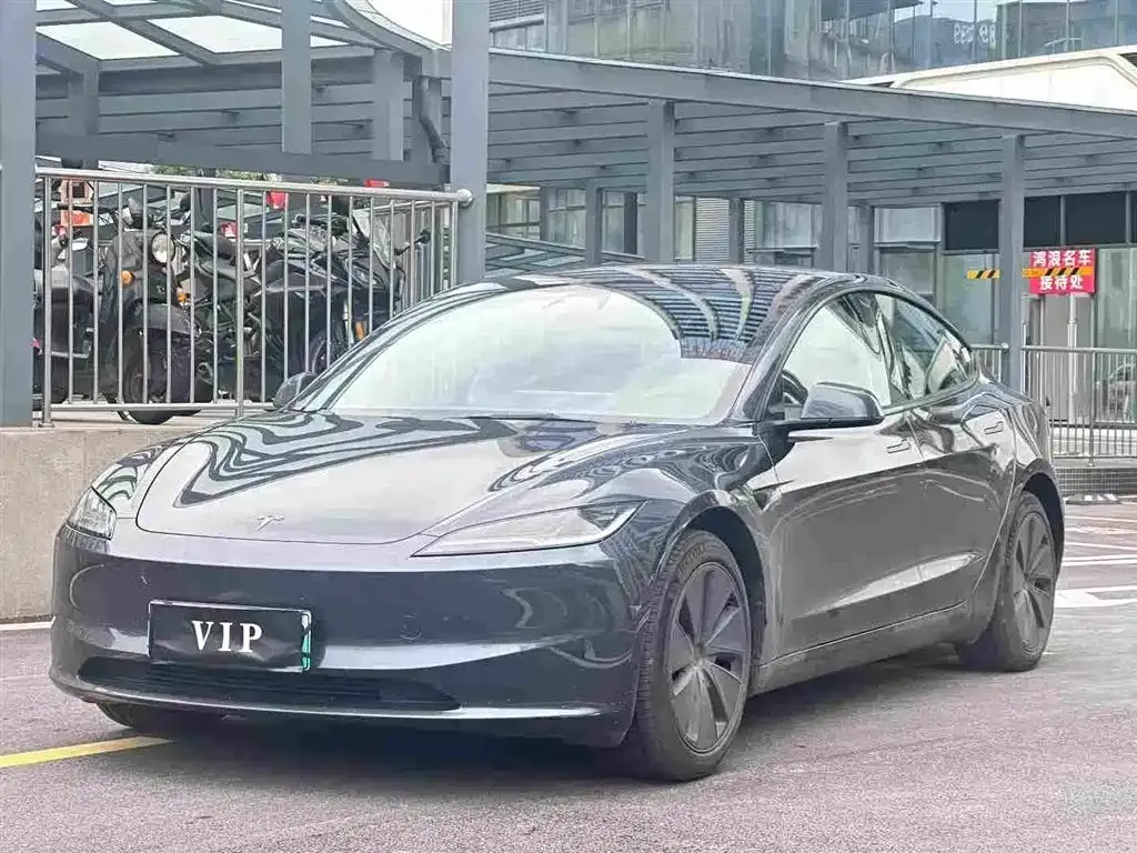 Tesla Model 3 — фото 1