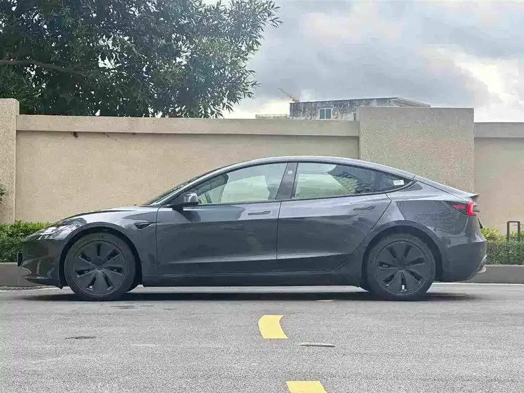 Tesla Model 3 — фото 6