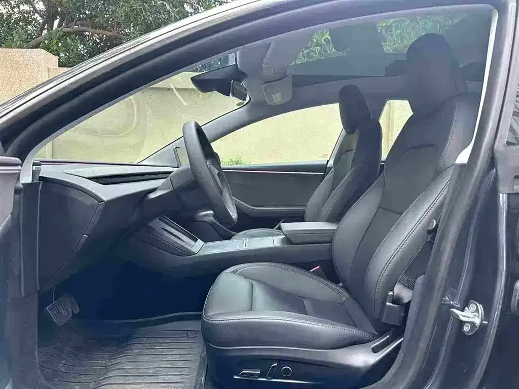 Tesla Model 3 — фото 4
