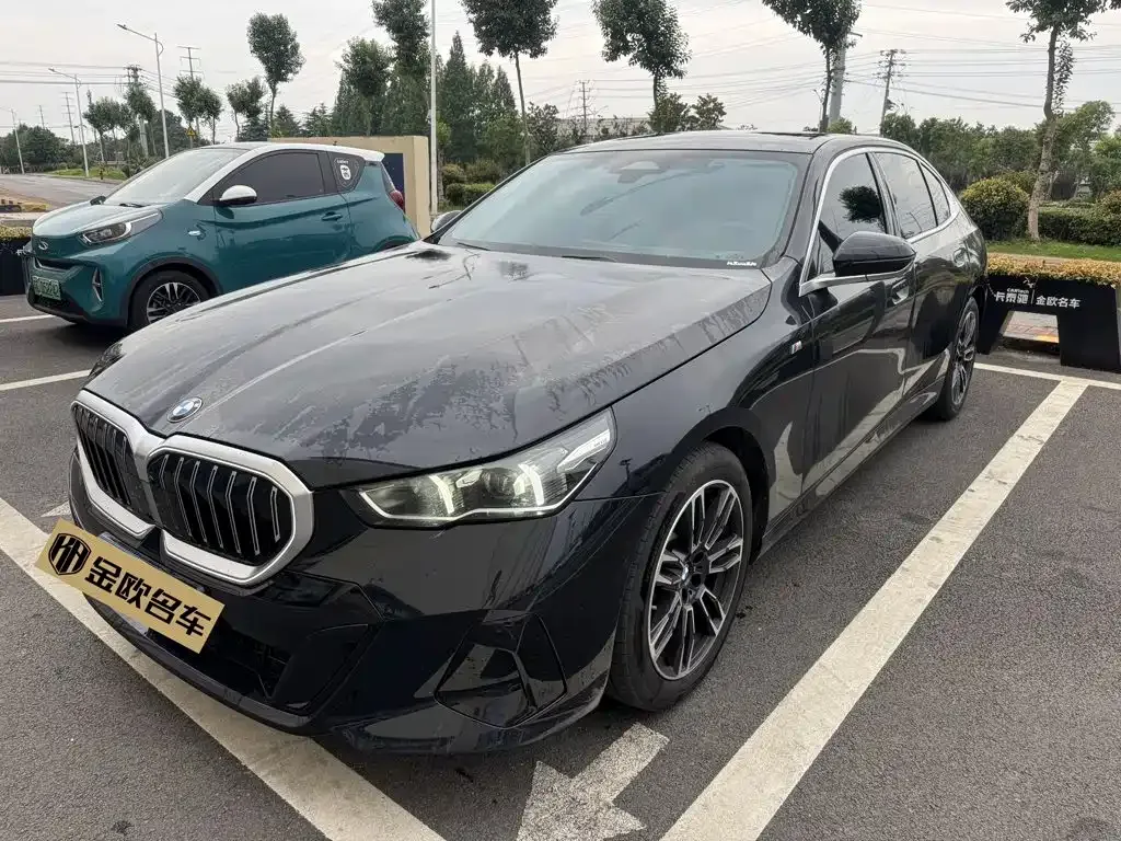 BMW 5 Series — фото 1