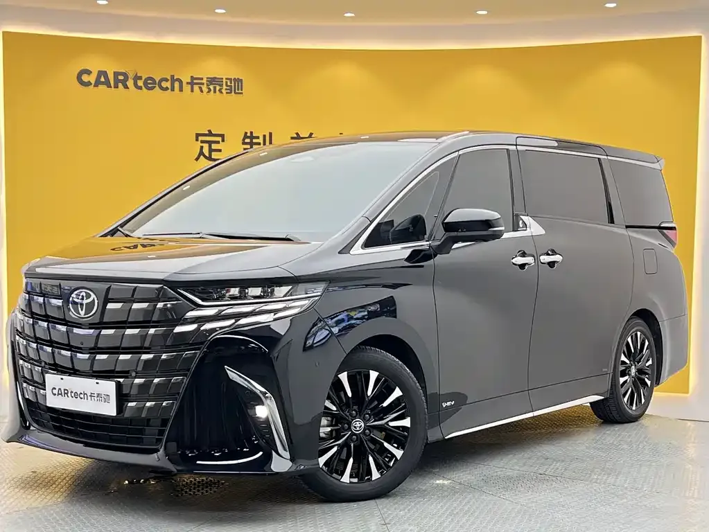 Toyota Alphard — фото 1