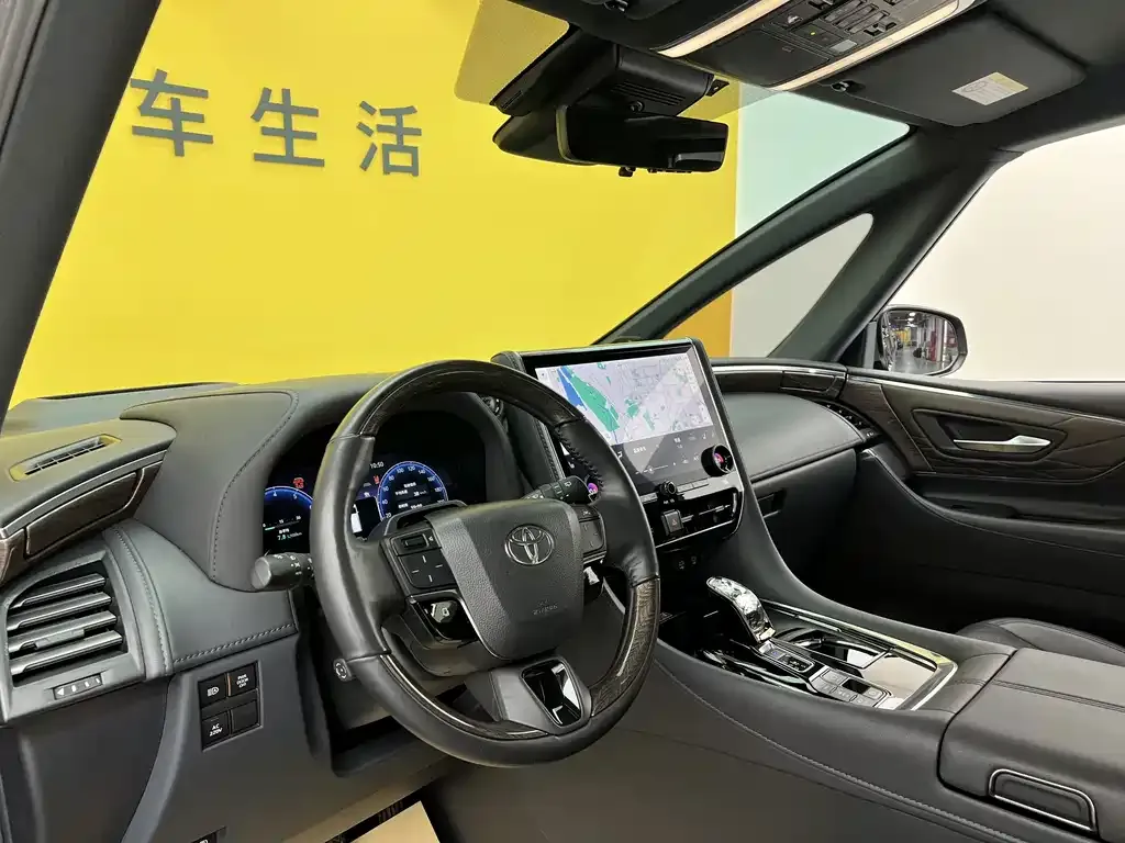 Toyota Alphard — фото 7