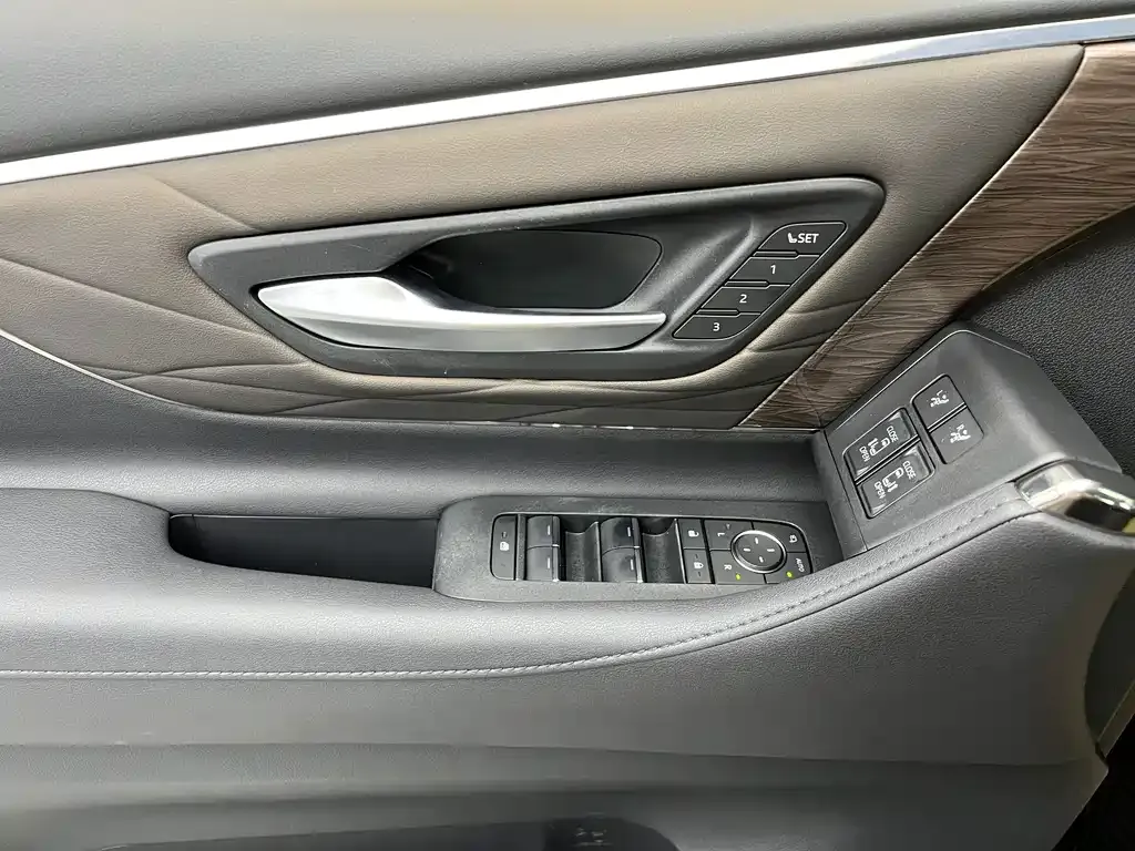 Toyota Alphard — фото 6