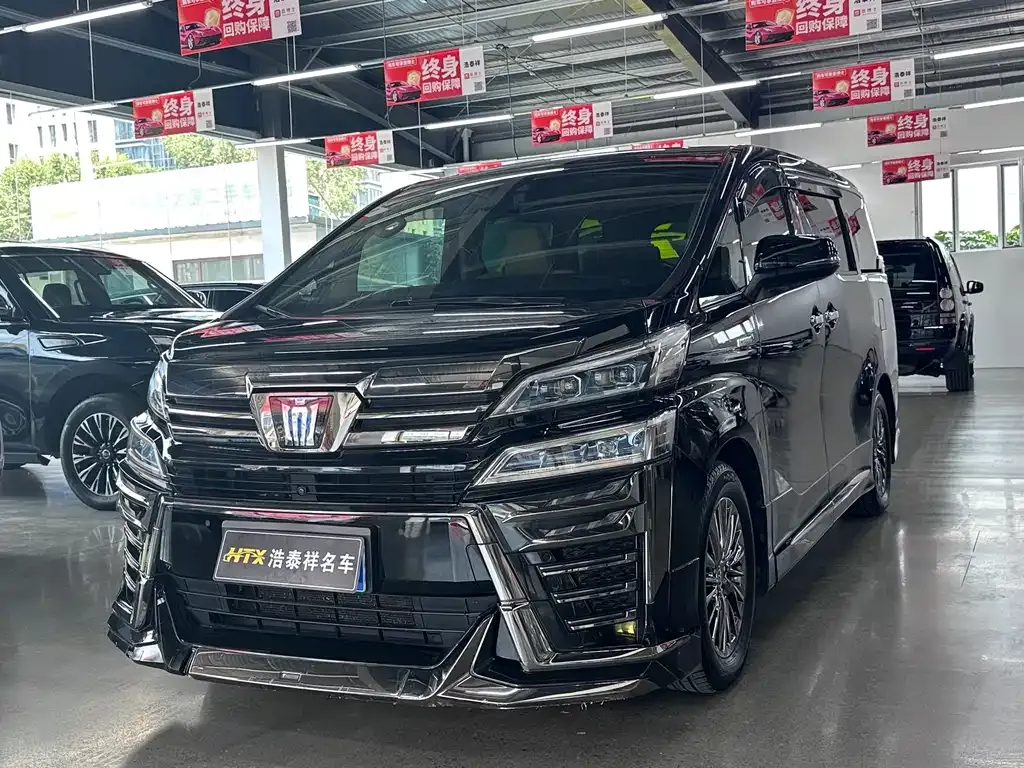 Toyota Vellfire — фото 1