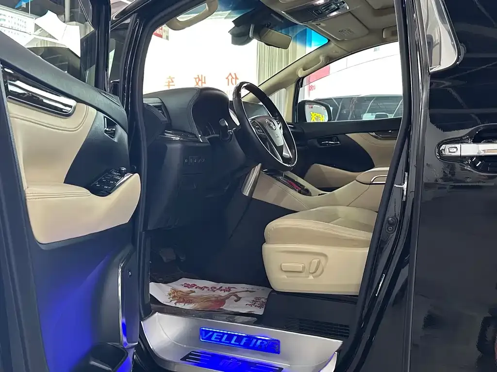 Toyota Vellfire — фото 3