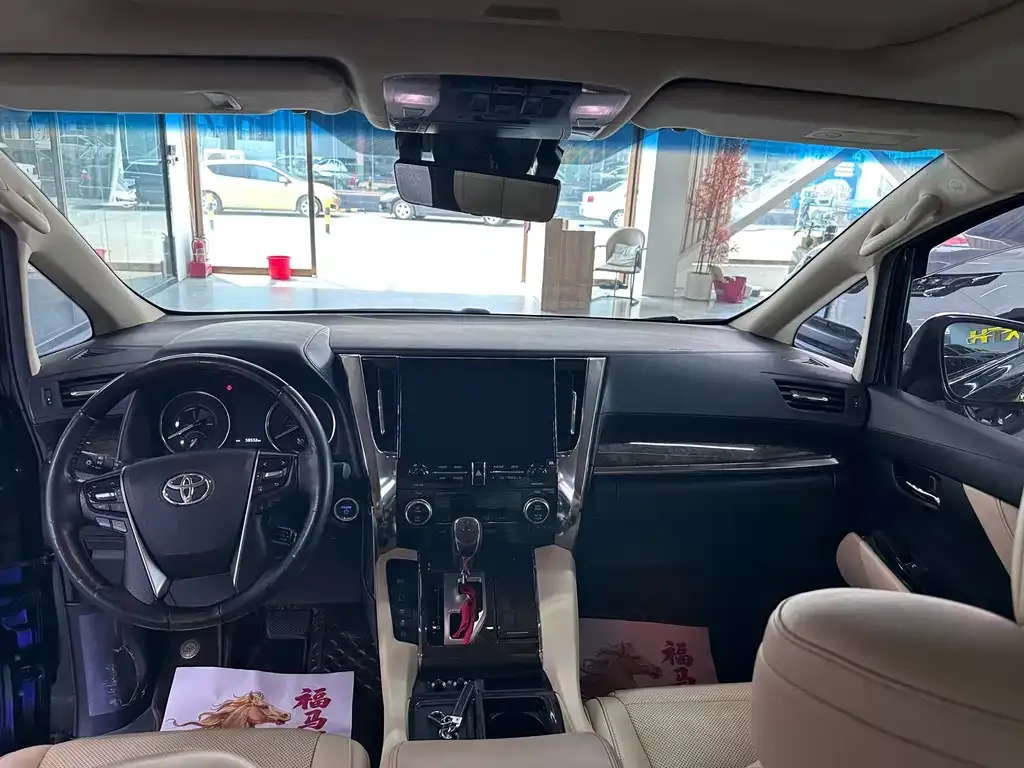 Toyota Vellfire — фото 4