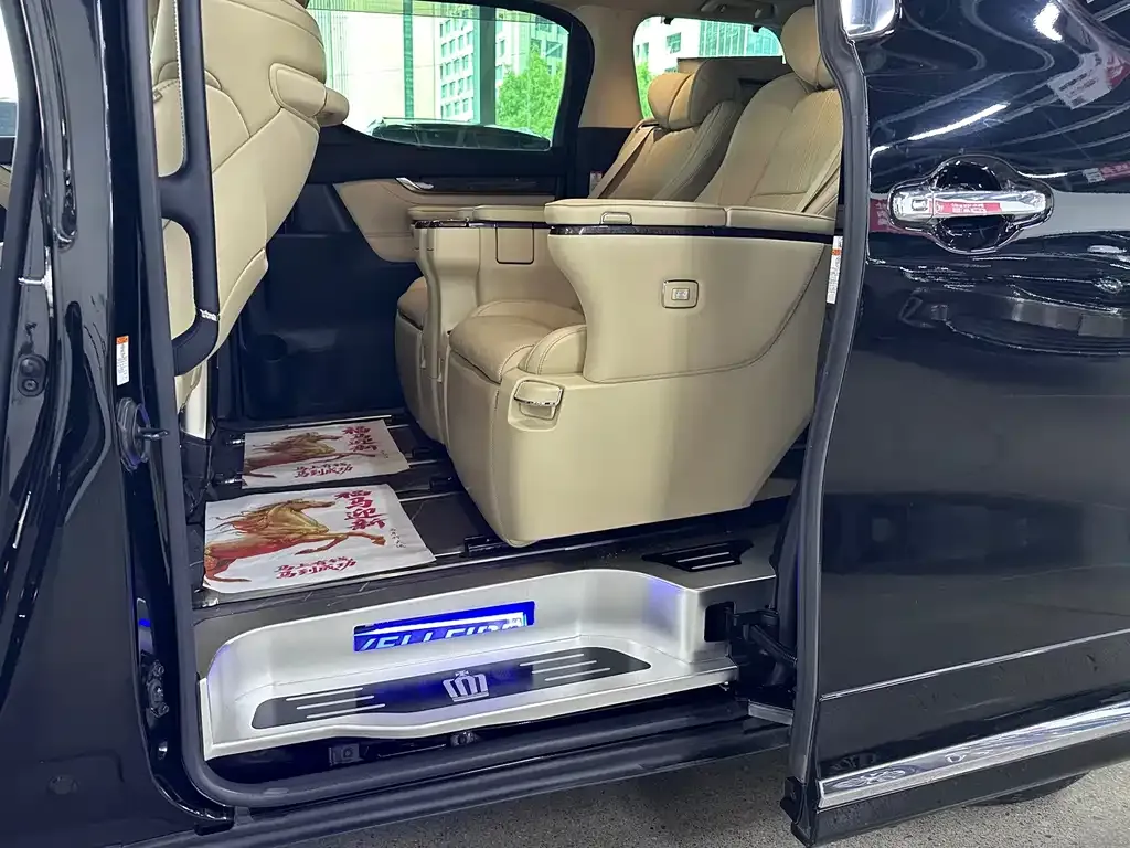 Toyota Vellfire — фото 5