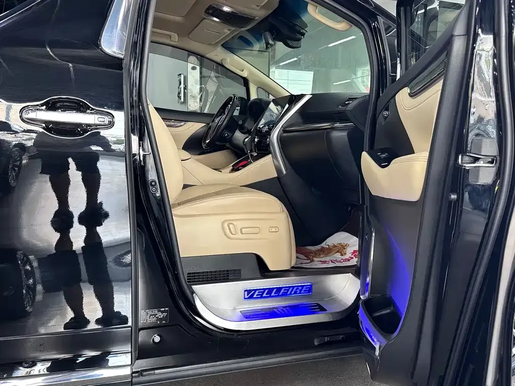 Toyota Vellfire — фото 6