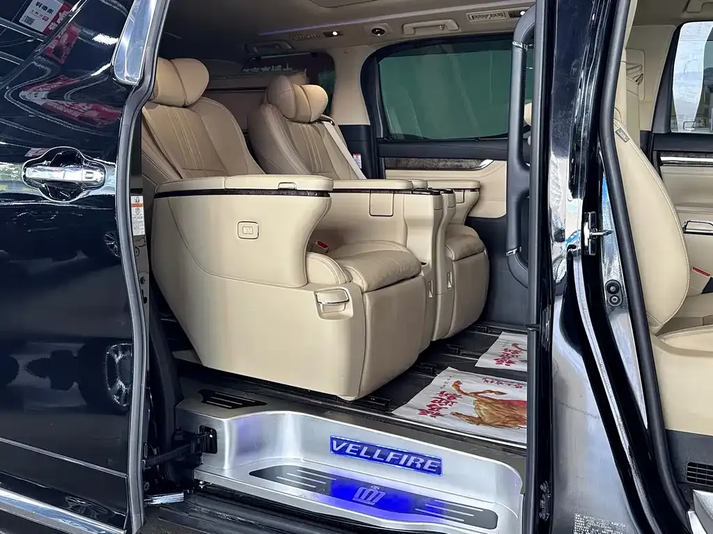 Toyota Vellfire — фото 7
