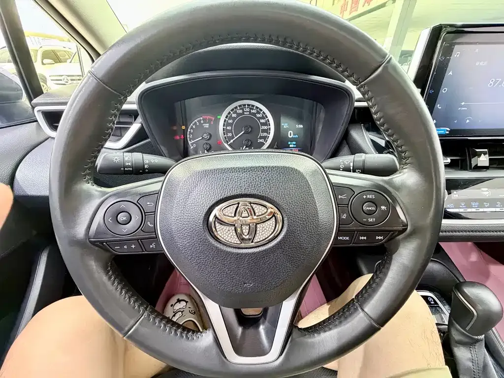 Toyota Corolla — фото 7