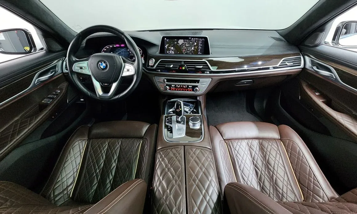 BMW 7-Series — фото 10