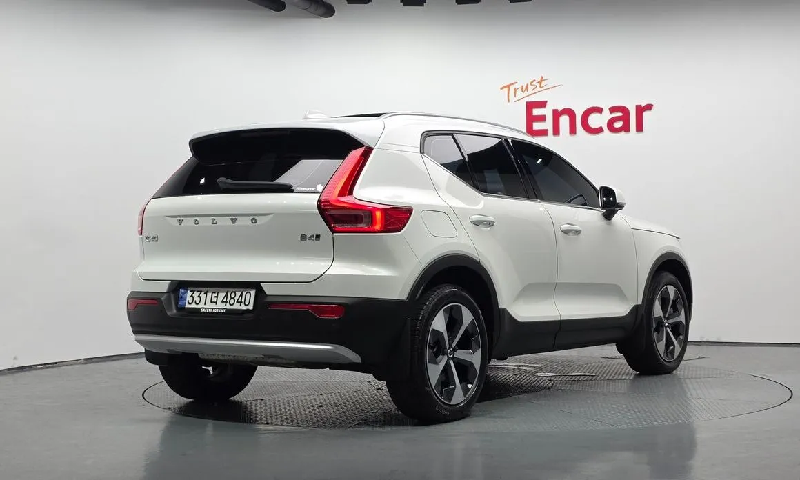 Volvo XC40 — фото 5