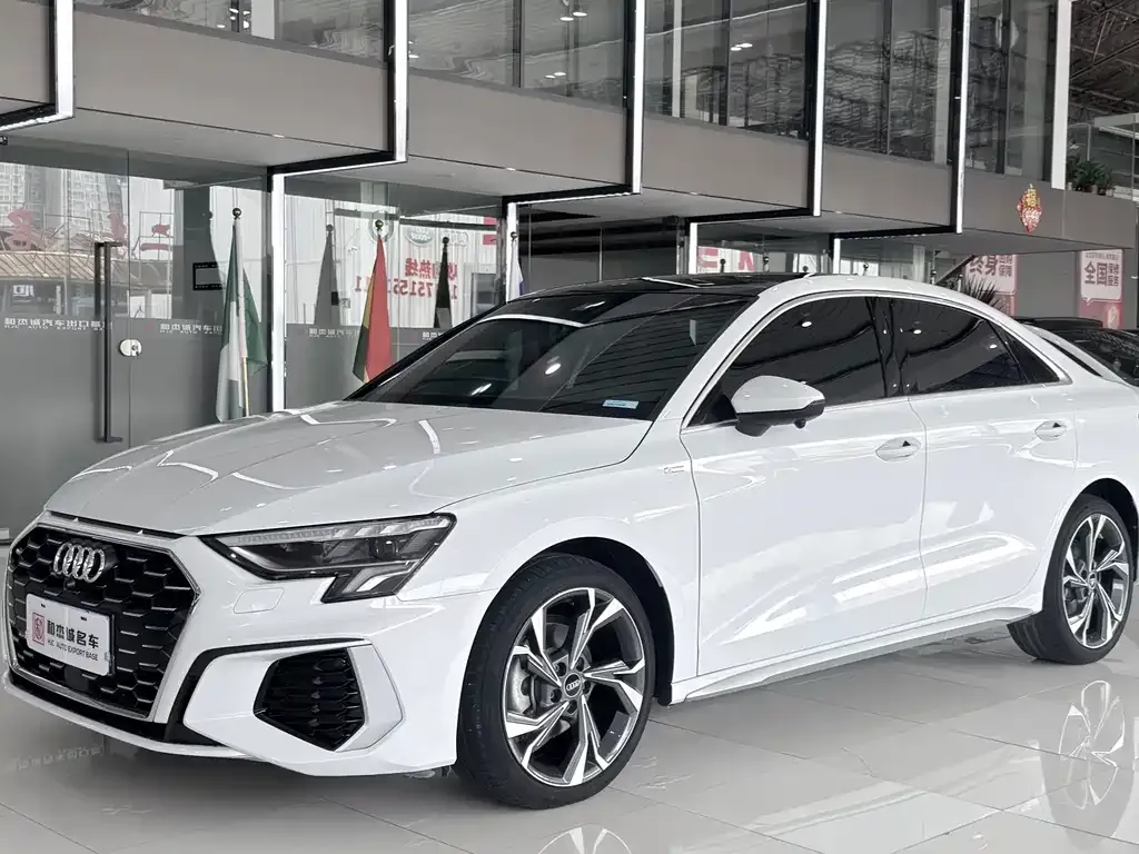 Audi A3 — фото 1