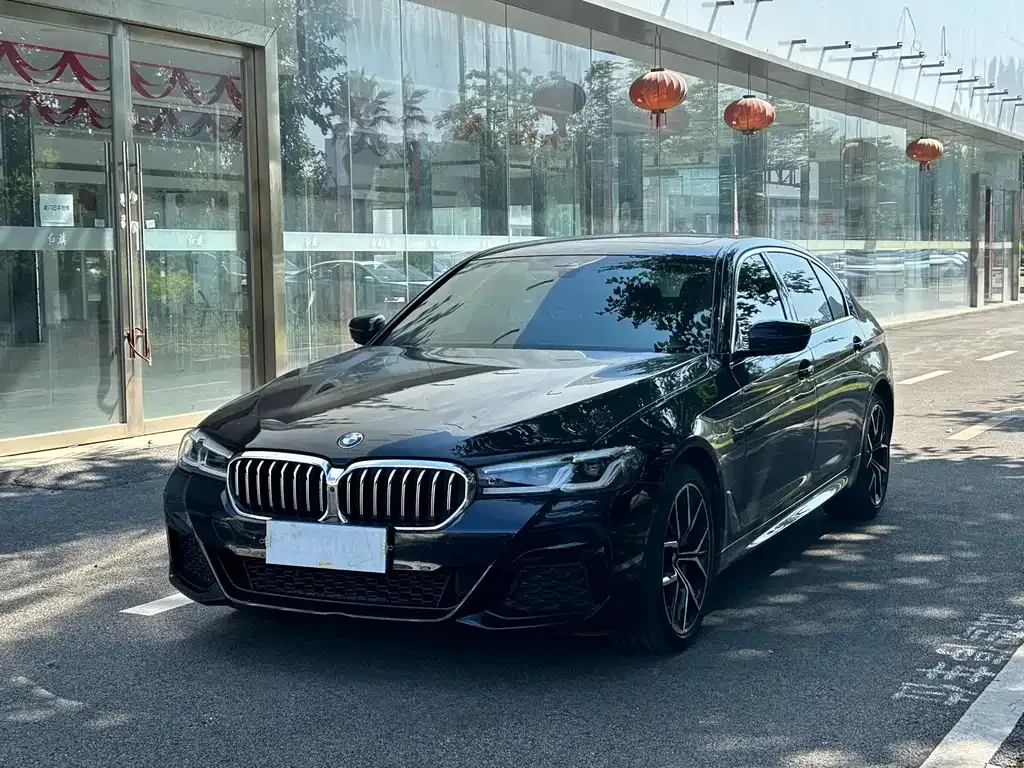 BMW 5 Series — фото 1