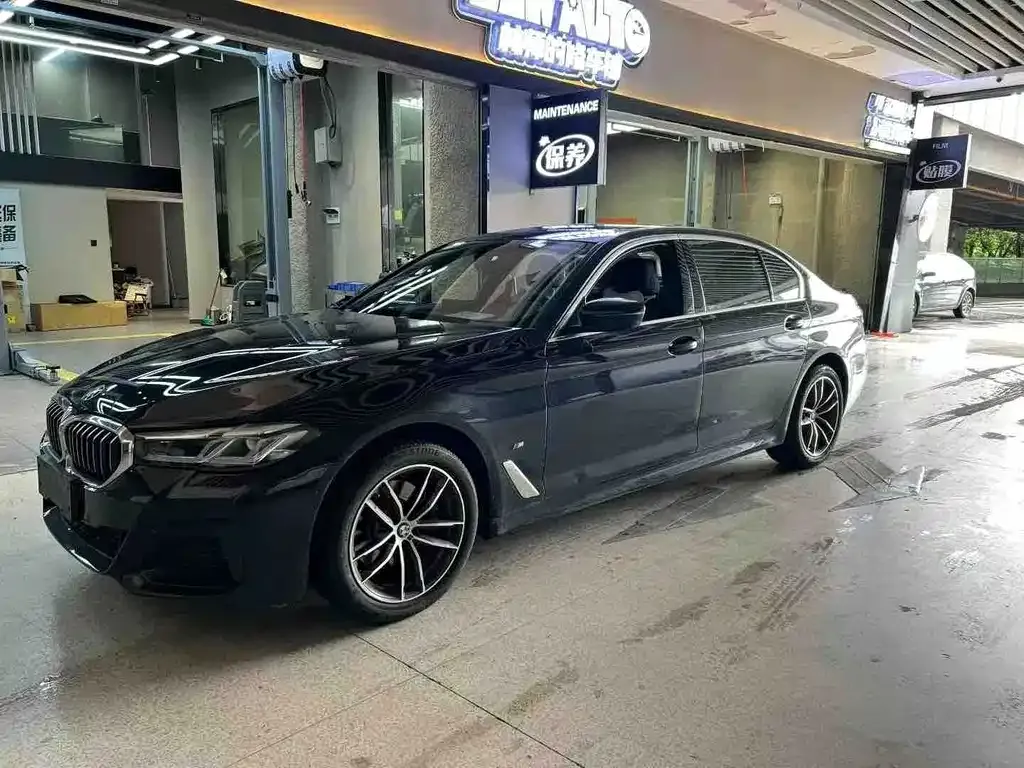 BMW 5 Series — фото 1