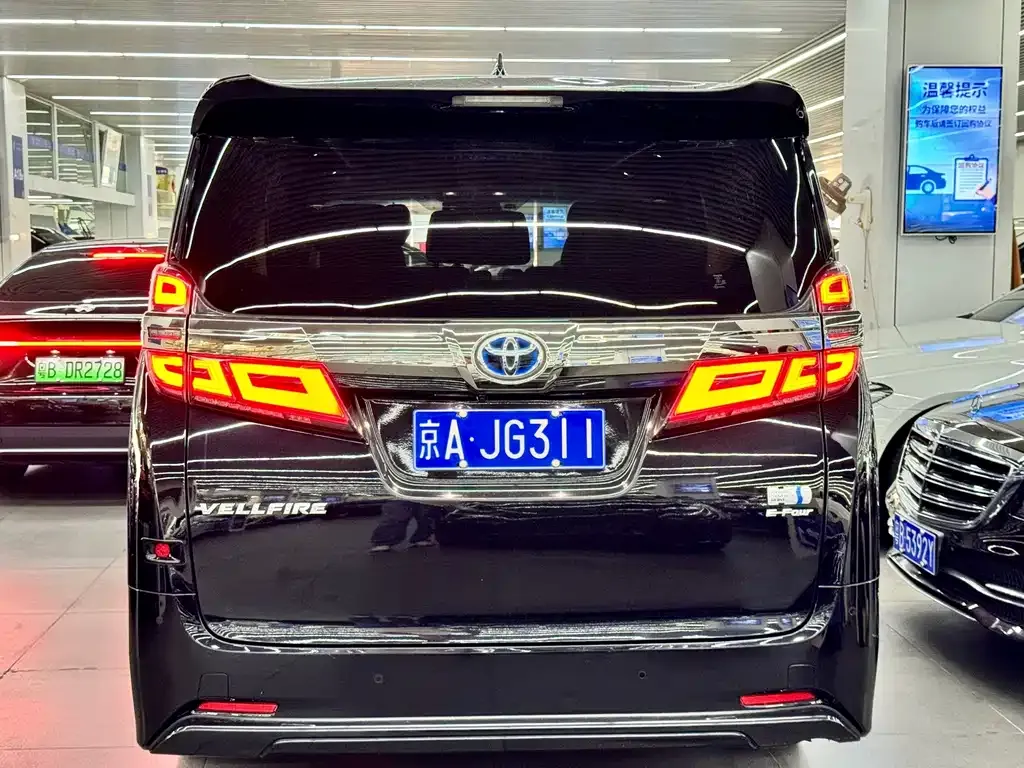 Toyota Vellfire — фото 4