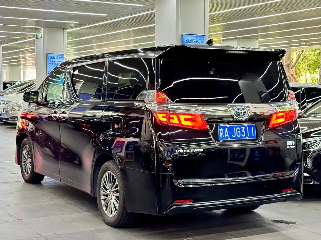 Toyota Vellfire — фото 6