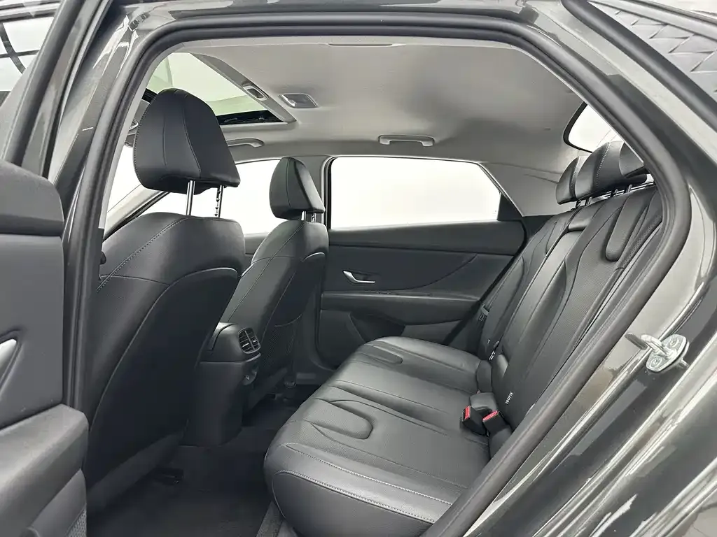 Hyundai Elantra — фото 6