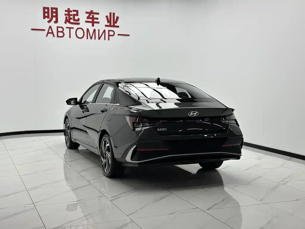 Hyundai Elantra — фото 10