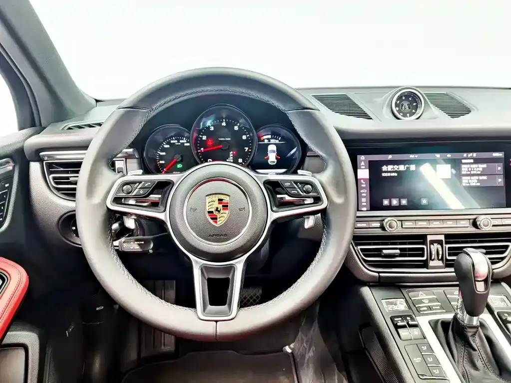 Porsche Macan — фото 9