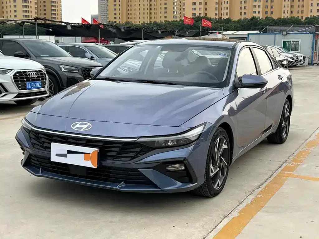 Hyundai Elantra — фото 1